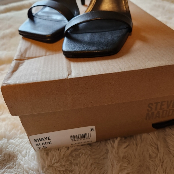 Steve Madden square toed heels - Picture 4 of 11